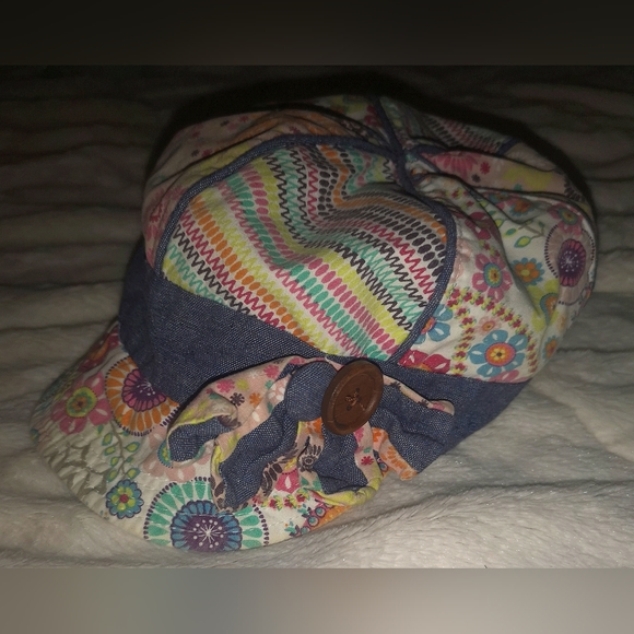 Claire's hat. - Picture 2 of 5